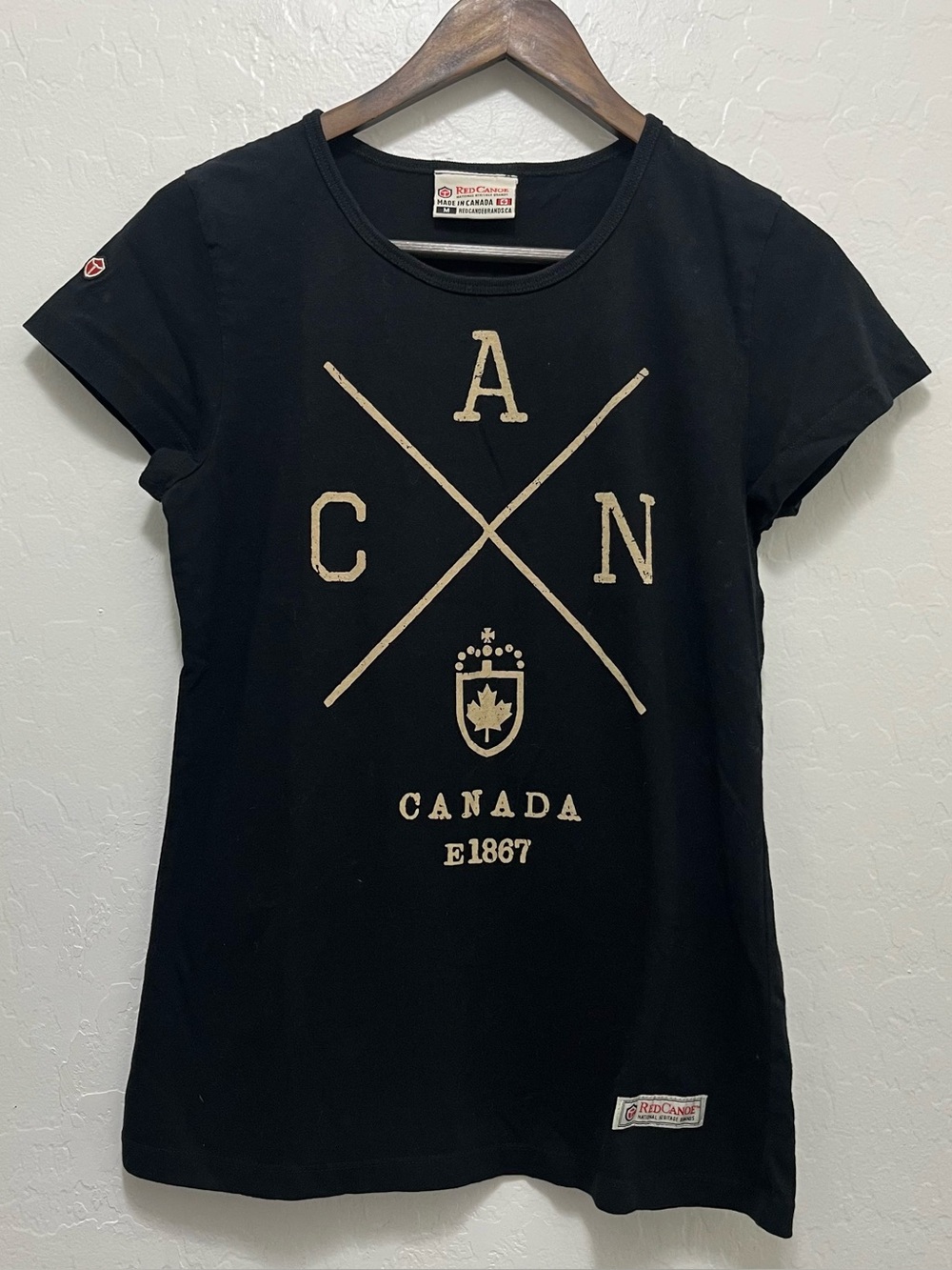 Red Canoe Cross Canada Graphic T-Shirt Black Women's Size M